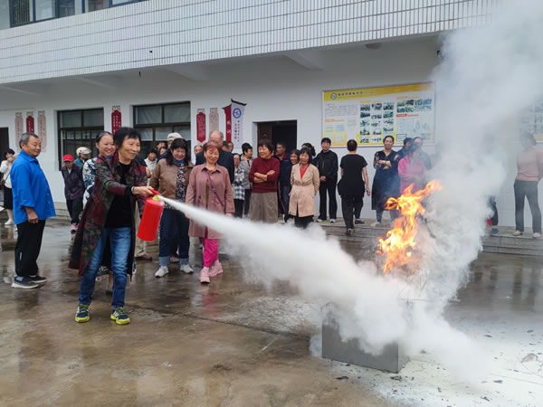 银龄练“救”真本领，防患未“燃”守家园